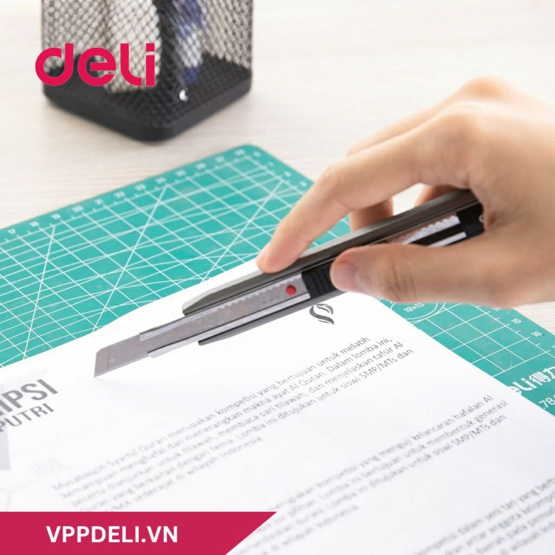 ديلي مشرط معدن رفيع قفل تلقائي -نسلة 13 رأس- فضي - E2036