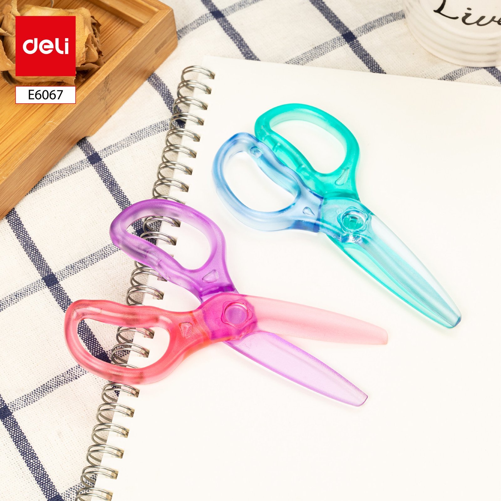E6067-1 ديلي مقص بلاستيك مدرسي12-سم -الوان شفافة - E6067