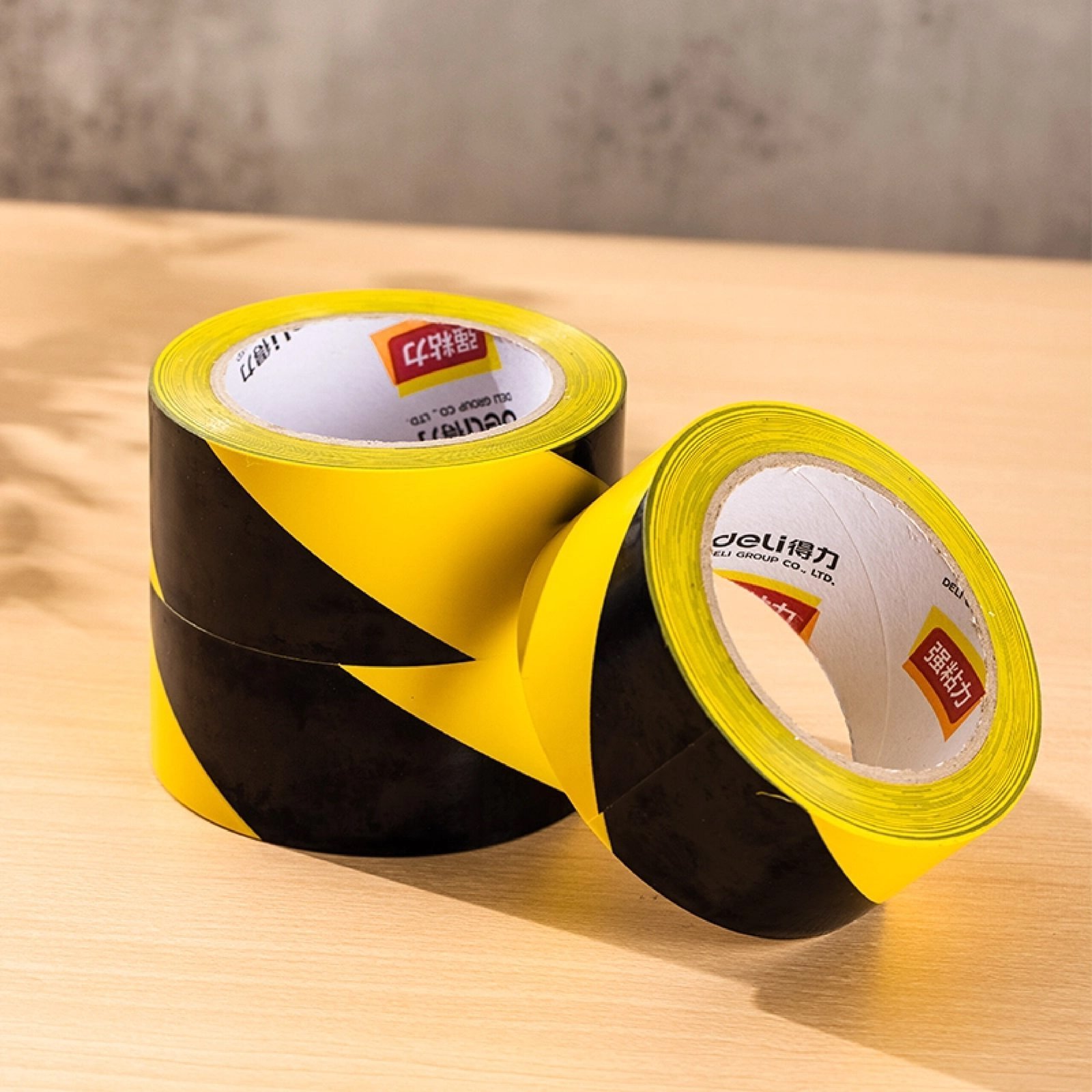 ديلي بكرة شريط لاصق 33 متر - تحذير - عرض 48 عم - أصفر & سود - EA700