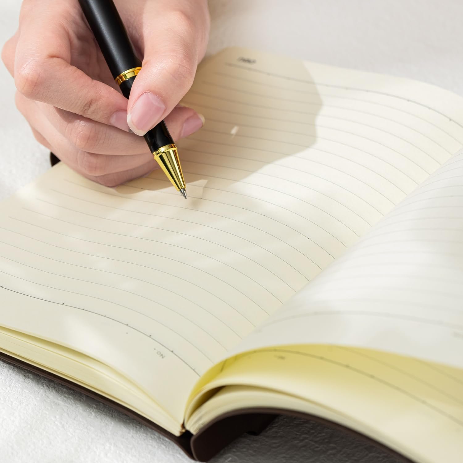 ديلي دفتر ملاحظات - بغلاف جلد - 80 غ - 96 صفحة - قياس A5 - إغلاق مطاط - EN130L