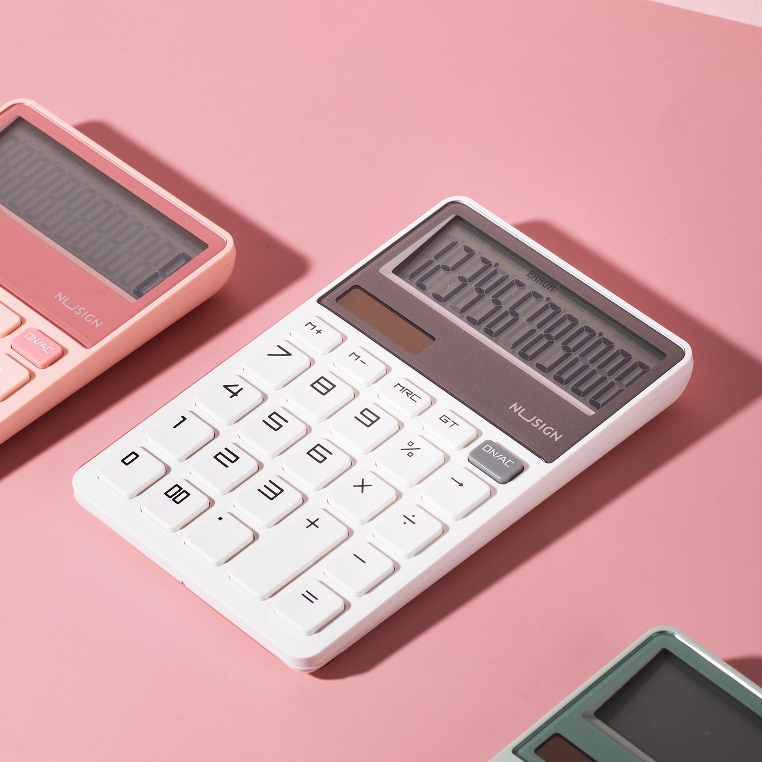 ديلي آلة حاسبة محمولة لايت - مصدرين طاقة - بدن بلاستيك - 12 خانة - أبيض - زهر - ENS042